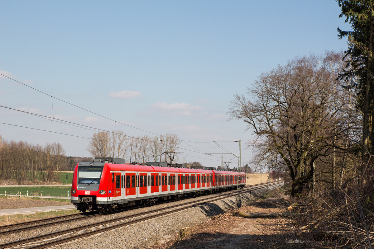 423 601-4 war am unverhofft sonnigen 28.03.15 als S2 nach Petershausen in Poing unterwegs.