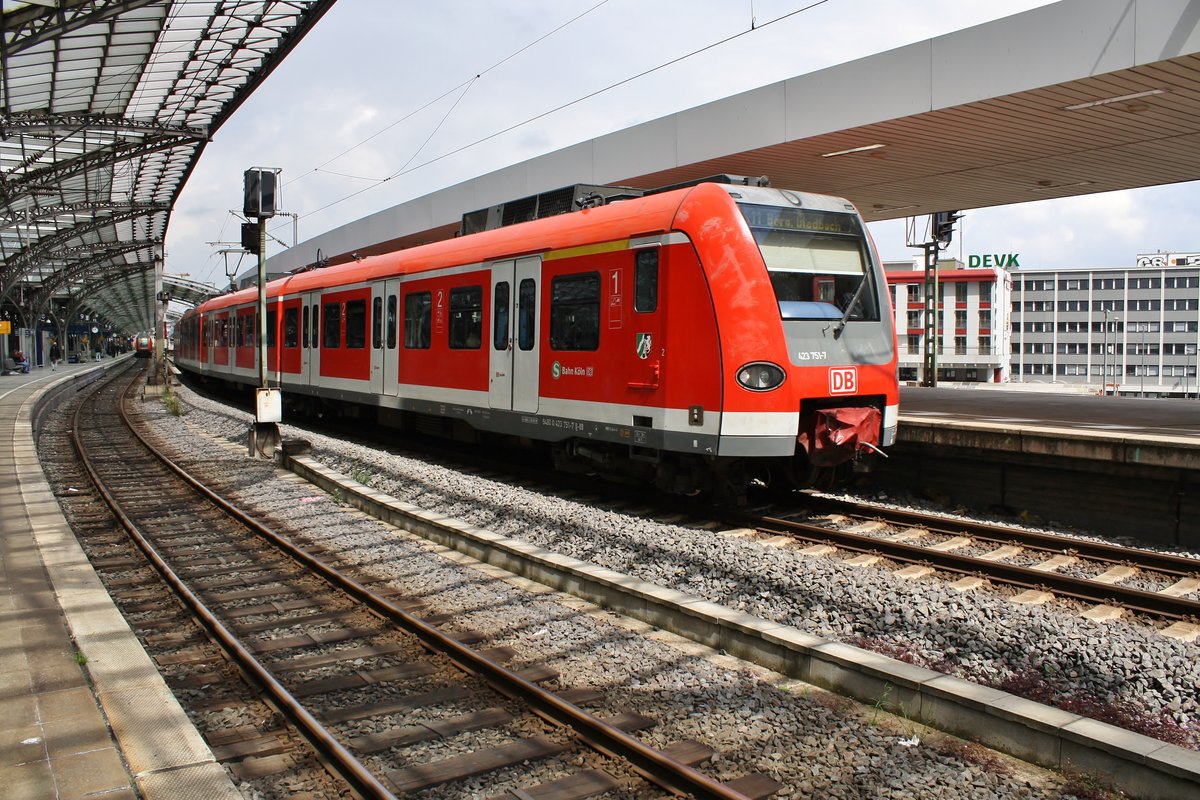 423 751-7 fährt am 28.05.2019 als S11 von Düsseldorf Flughafen Terminal nach Bergisch Gladbach aus dem Kölner Hauptbahnhof aus.