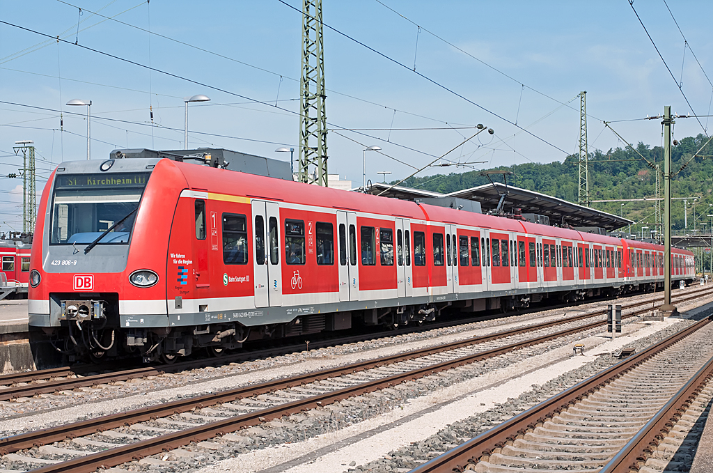423 806-9 ( 94 80 0423 806-9 D-DB ), KRE 24246, Baujahr 2003, Eigentümer: DB Regio AG - Region Baden-Württemberg, Fahrzeugnutzer: S-Bahn Stuttgart, [D]-Stuttgart, Bh Plochingen, 17.08.2013, Plochingen Bf