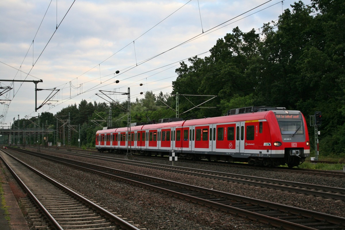 423 830-9 auf dem Weg in Richtung Frankfurt am Abend des 20.06.14 im Ladeanflug auf den Bahnhof Neu-Isenburg.