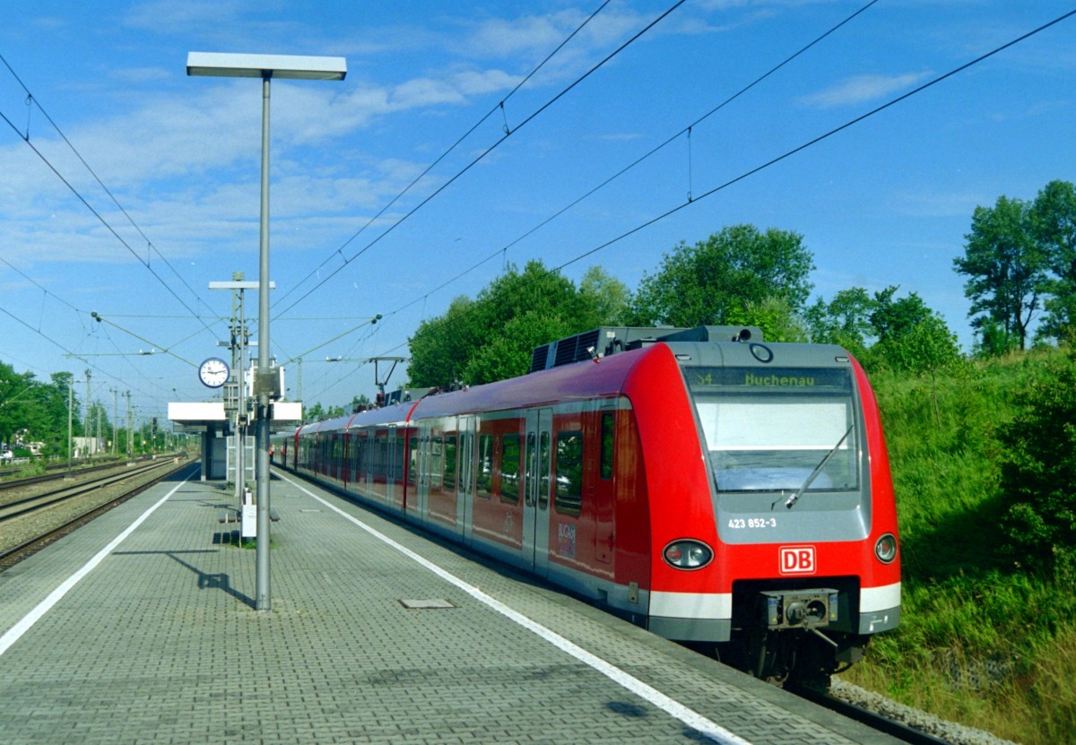 423 852 als S 7840 (Ebersberg–Buchenau) am 09.07.2005 in Zorneding