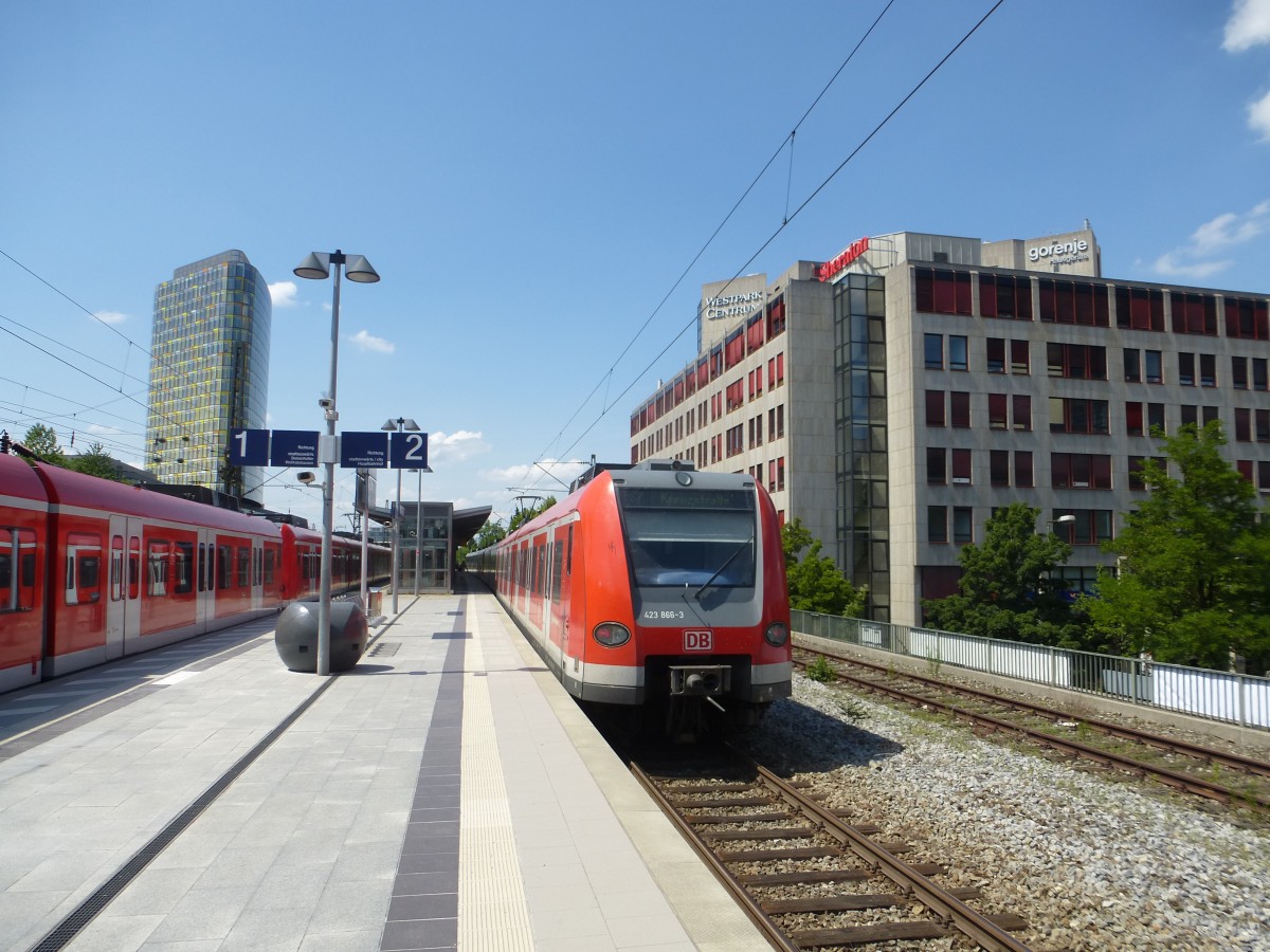 423 866-3 fährt hier am 12.6.2014 aus dem S-Bahnhof Heimeranplatz aus.  Die Fahrt geht als S7 zur Kreuzstraße

