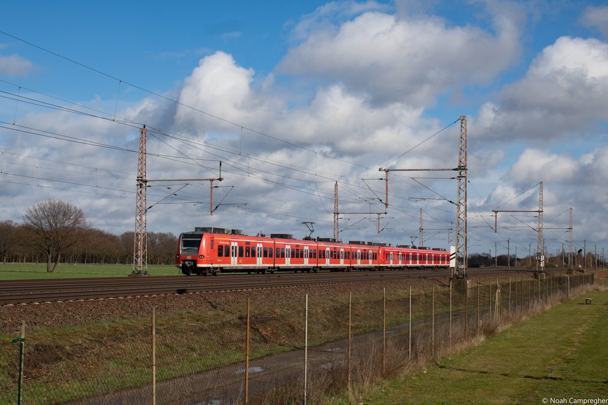 424 517 mit einem Ex NRW 425+ unterwegs als S2 nach Nienburg (Weser).
27. März, Dedensen Gümmer