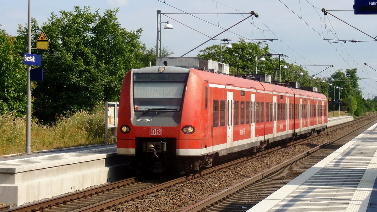 425 026 erreicht als RB 2 (38856) den Haltepunkt Bobstadt. Aufgenommen am 29. Juni 2018.