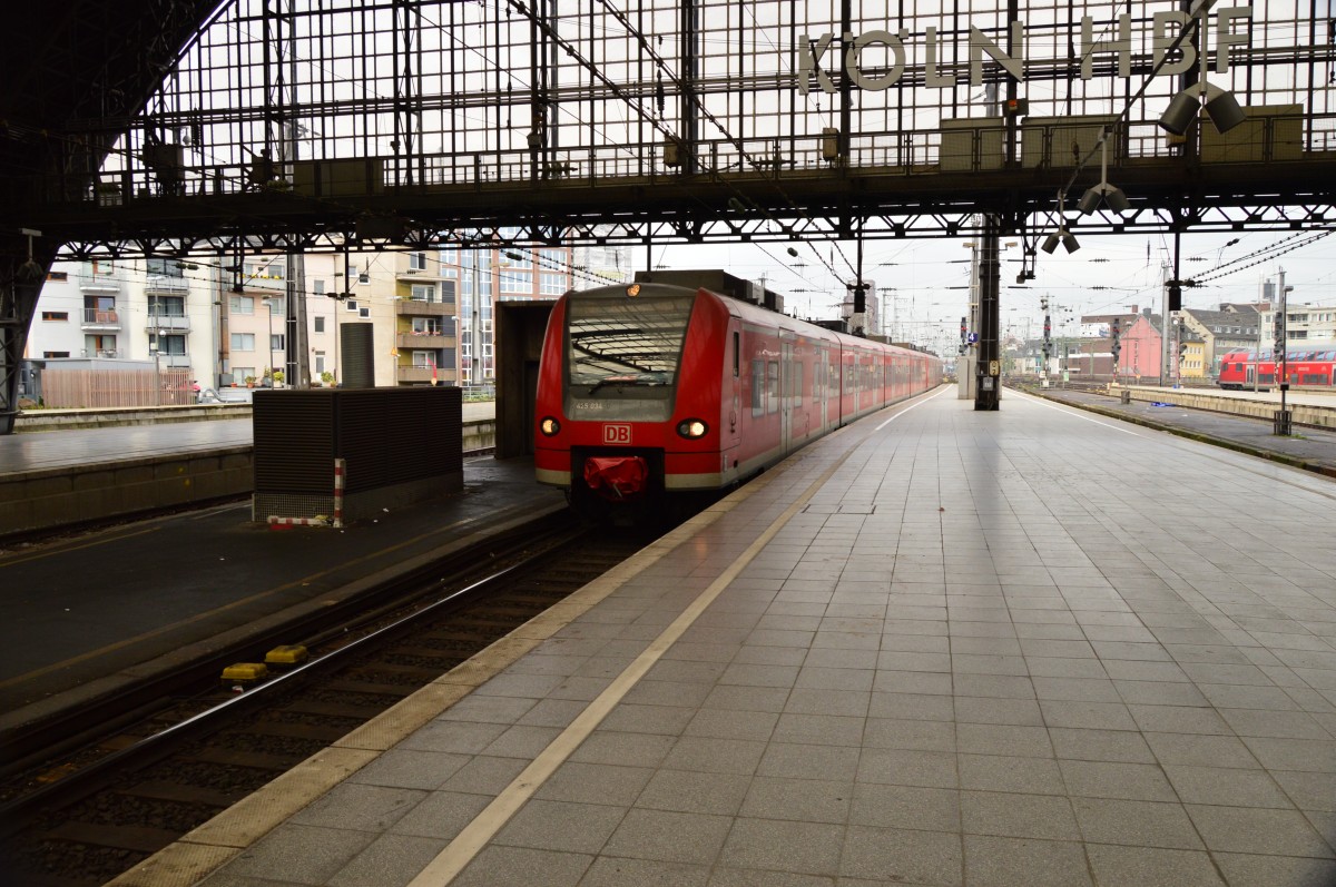 425 034 bei der Einfahrt in Köln Hbf.....30.10.2014