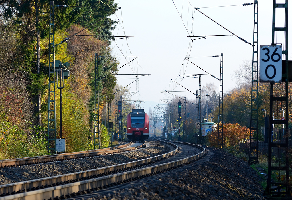 425 034 RB48 nach Wuppertal nächert sich dem Gleisbogen in Bonn-Friesdorf - 22.11.2014
