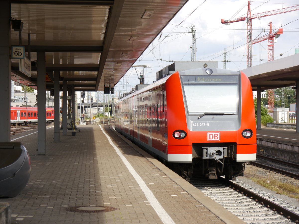 425 047 fährt am 06.07.2016 als RB 58097 nach Kitzingen aus dem Würzburg Hbf aus.