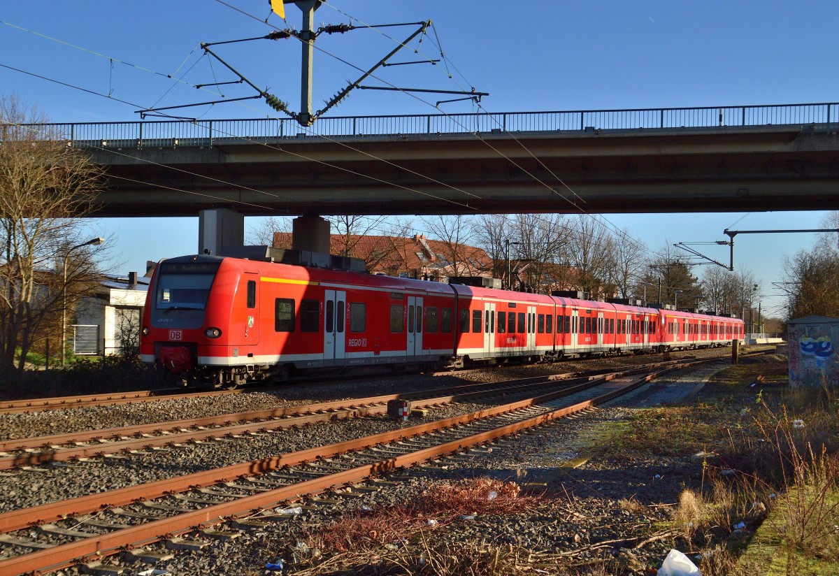 425 076-7 als RE4 nach Aachen....da die DB Netz ja immernoch an Wochenenden am Elektronischen Stellwerk in Wuppertal herumdoktort verkehrt der RE4 von Aachen Hbf 
bis Düsseldorf und Retour an dem Sonntag den 10.1.2015