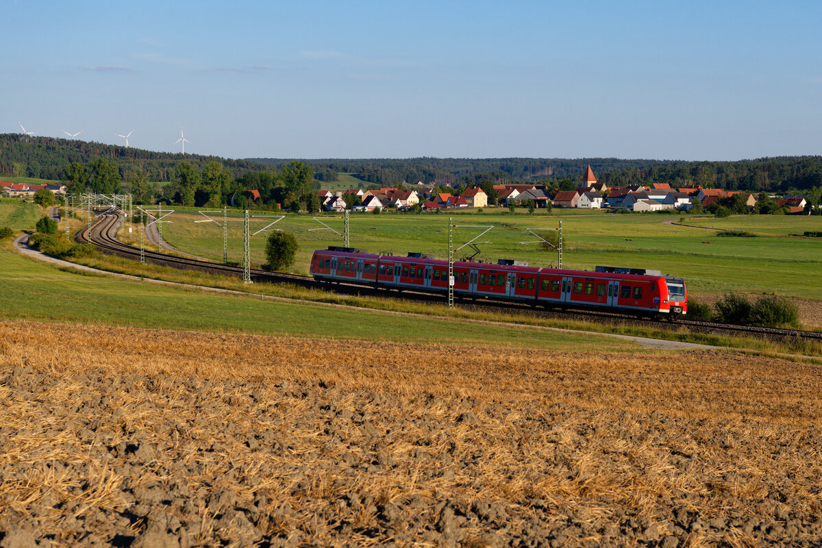 425 085 DB Regio als RB 58128 (Treuchtlingen - Würzburg Hbf) bei Oberdachstetten, 06.08.2020