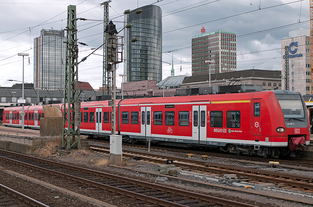 425 087-4 ( 94 80 0425 087-4 D-DB ); Eigentümer: DB Regio AG - Region Niedersachsen/Bremen, Fahrzeugnutzer: S-Bahn Hannover, [D]-Hannover,  
31.08.2013, Dortmund Hbf