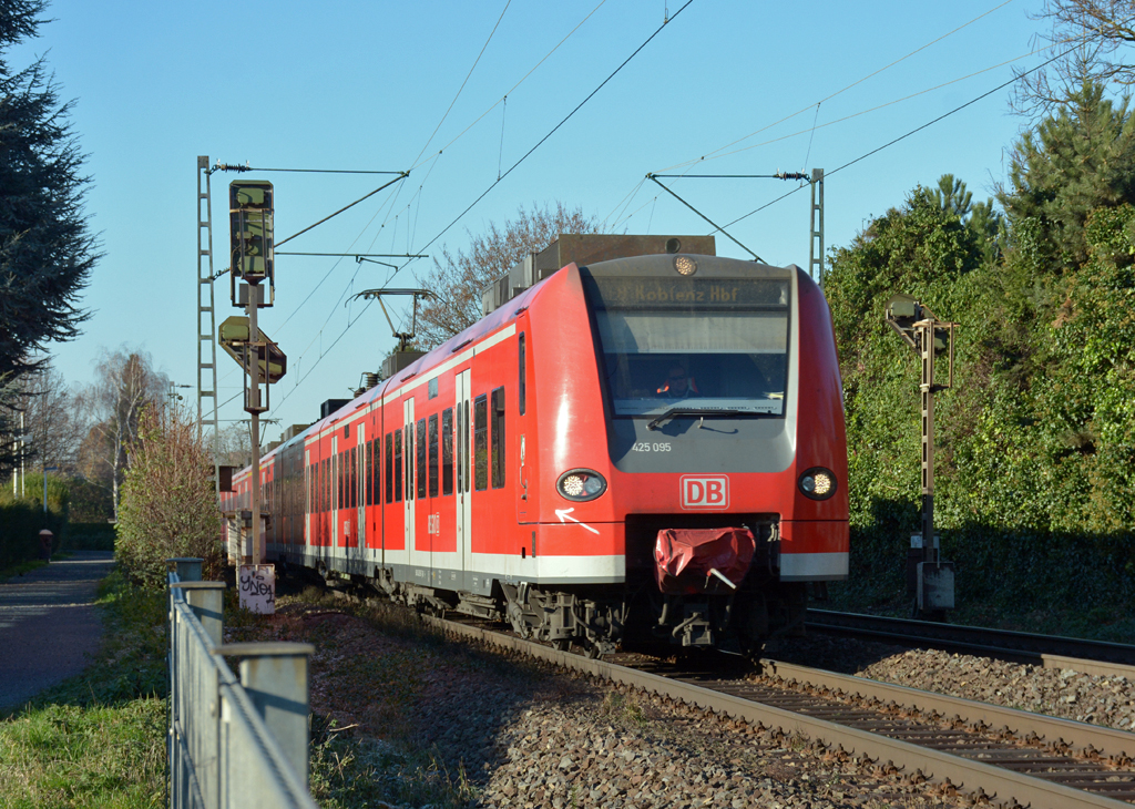 425 095 RE8 nach Koblenz durch Bonn-Beuel - 29.11.2016