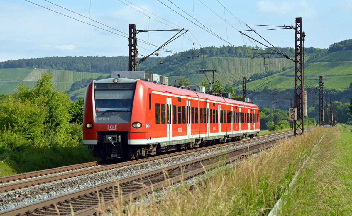 425 145 erreicht am 12.06.17 in kürze den Bahnhof Himmelstadt. Der Triebzug war zwischen all den Möpsen der einzige 425.