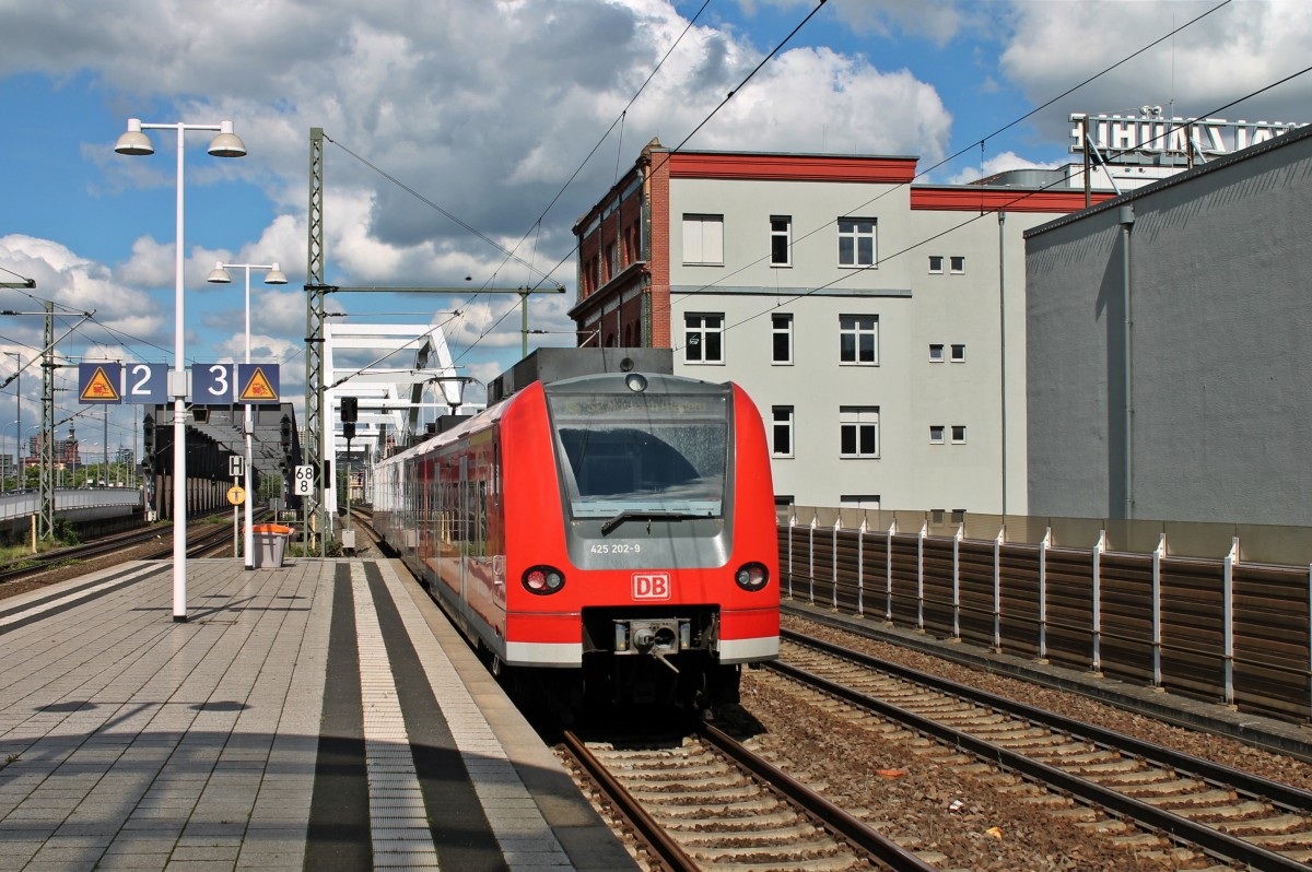 425 202-9  Neustadt an der Weinstraße  am 24.05.2014 als Nachschuss bei der Ausfahrt als S2 nach Mosbach (Baden) in Ludwigshafen (Rhein) Mitte.
