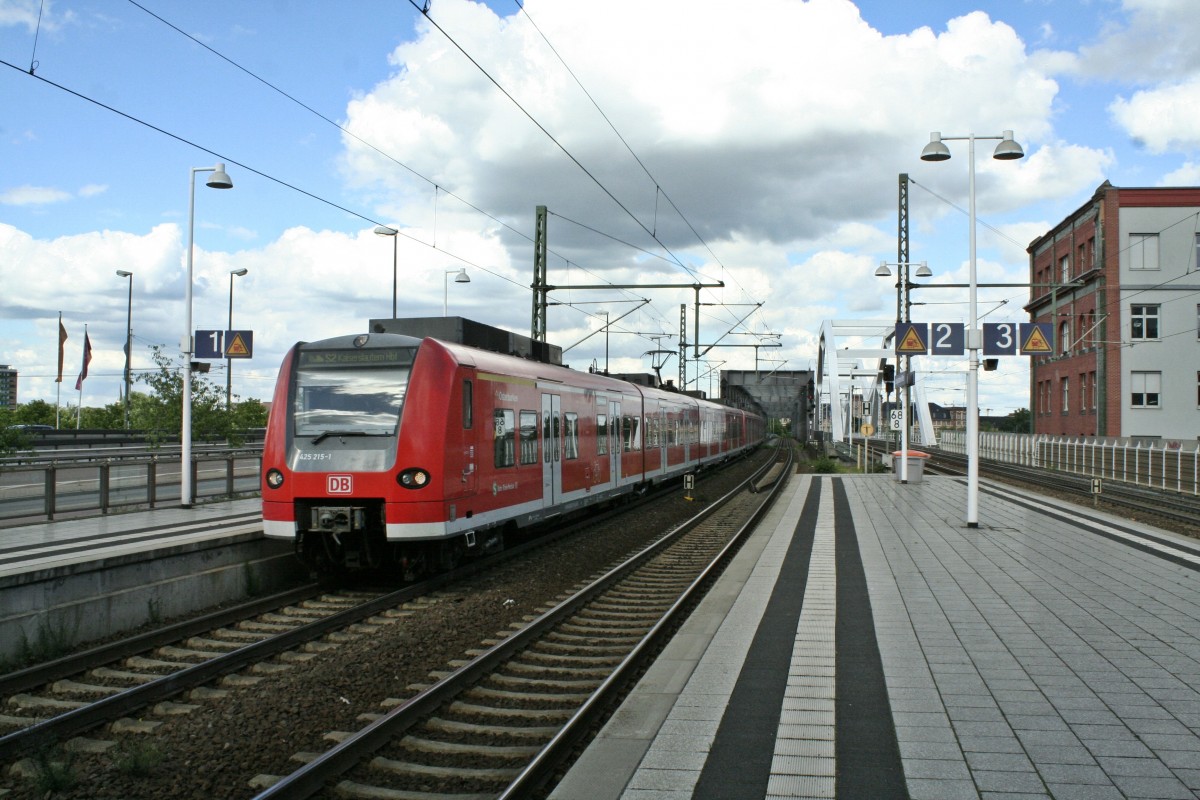 425 215-1 und 425 712-7 als S2 nach Kaiserslautern Hbf am Nachmittag des 24.05.14 in Ludiwgshafen (Rhein) Mitte.