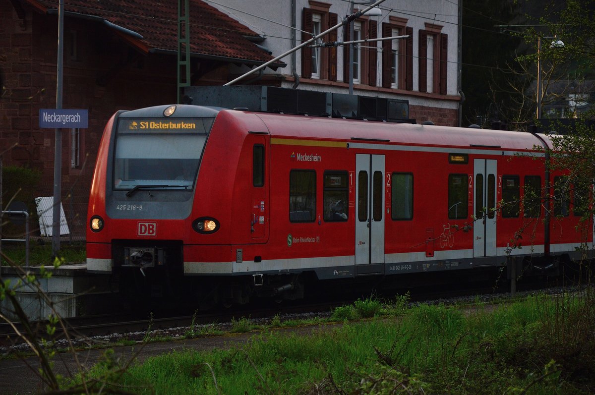 425 216-9 alias Meckesheim in Neckargerach.....als S1 nach Osterburken am Freitagabend den 15.4.2016