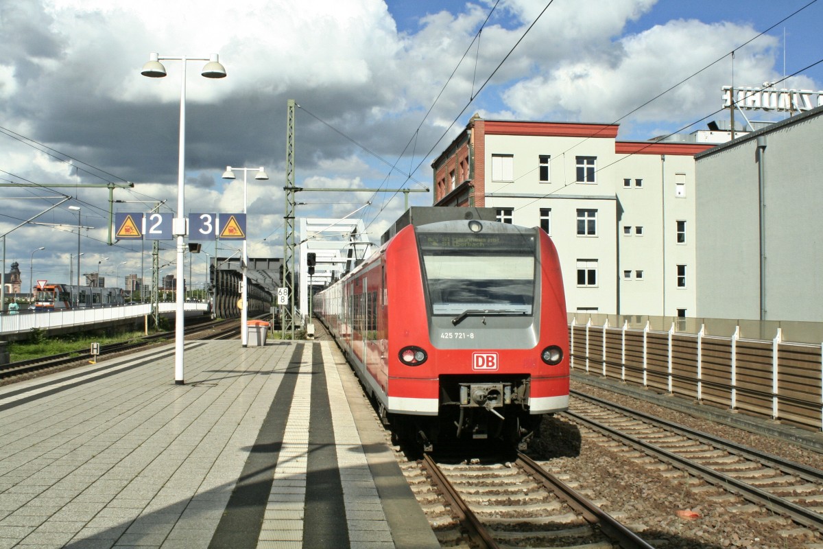425 223-5 und 425 725-9 als S1 nach Mannheim Hbf und Mosbach (Baden) am Nachmittag des 24.05.14 beim Verlassen des Bahnhofs Ludiwgshafen (Rhein) Mitte.