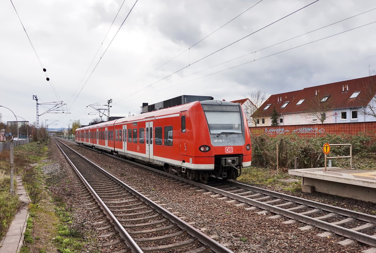 425 250-8 als RB 38625 (Bensheim - Mannheim Hbf), bei der Abfahrt in Heppenheim (Bergstr).
Aufgenommen am 27.3.2016.