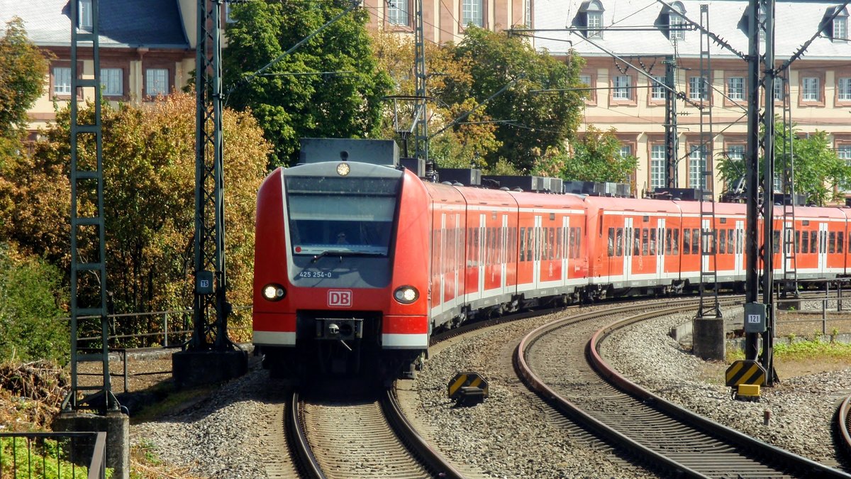 425 254 fährt mit 425 114 über die KonradAdenauer Brücke von Mannheim