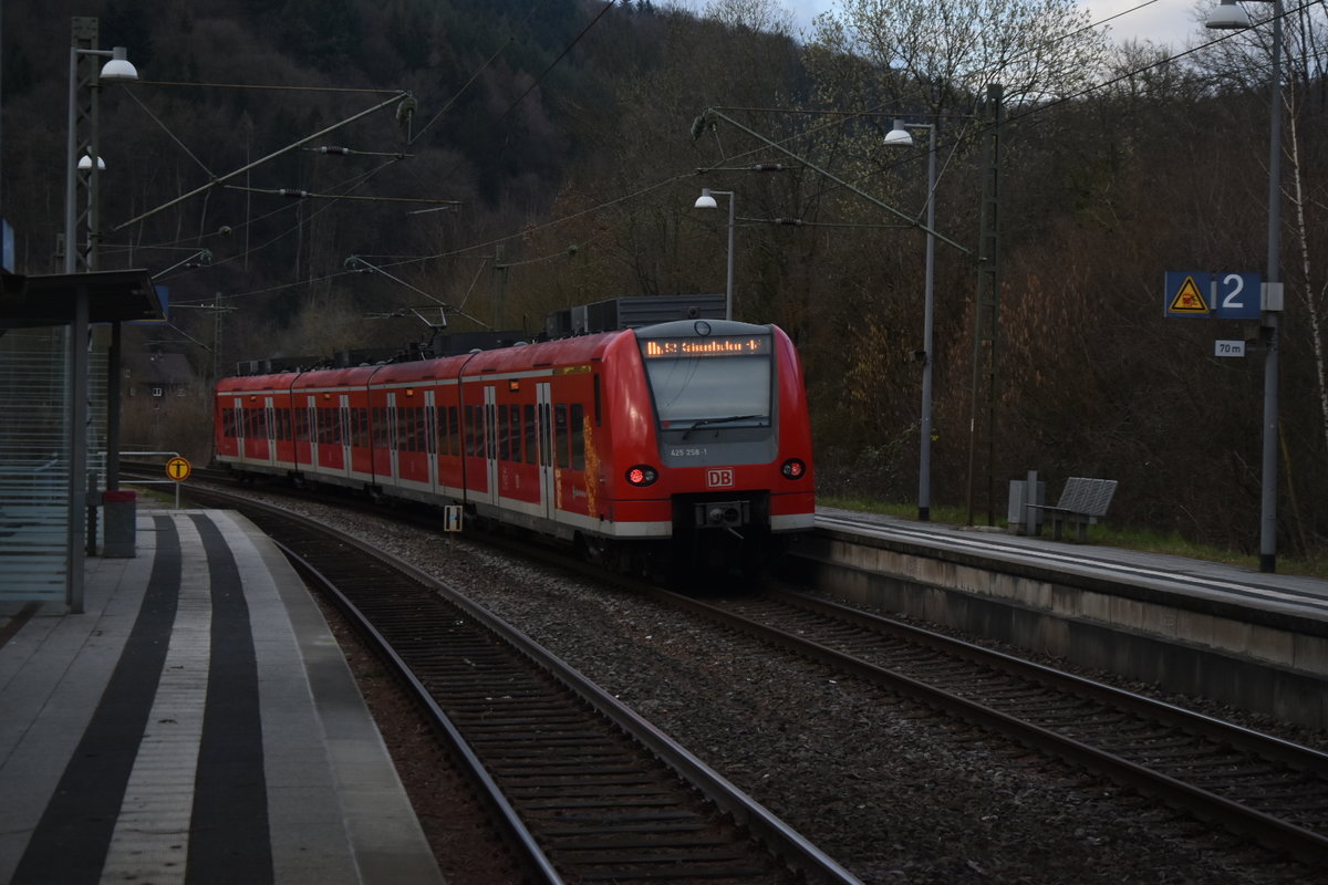 425 258-1 verlässt Neckargerach am heutigen Nachmittag in Richtung Zwingenberg. 7.3.2020