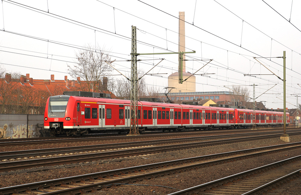 425 283 und ein unbekannter 425er haben die Station Hannover-Leinhausen westwärts als Verstärker-S-Bahn verlassen.
Aufnahmedatum: 25.03.2015