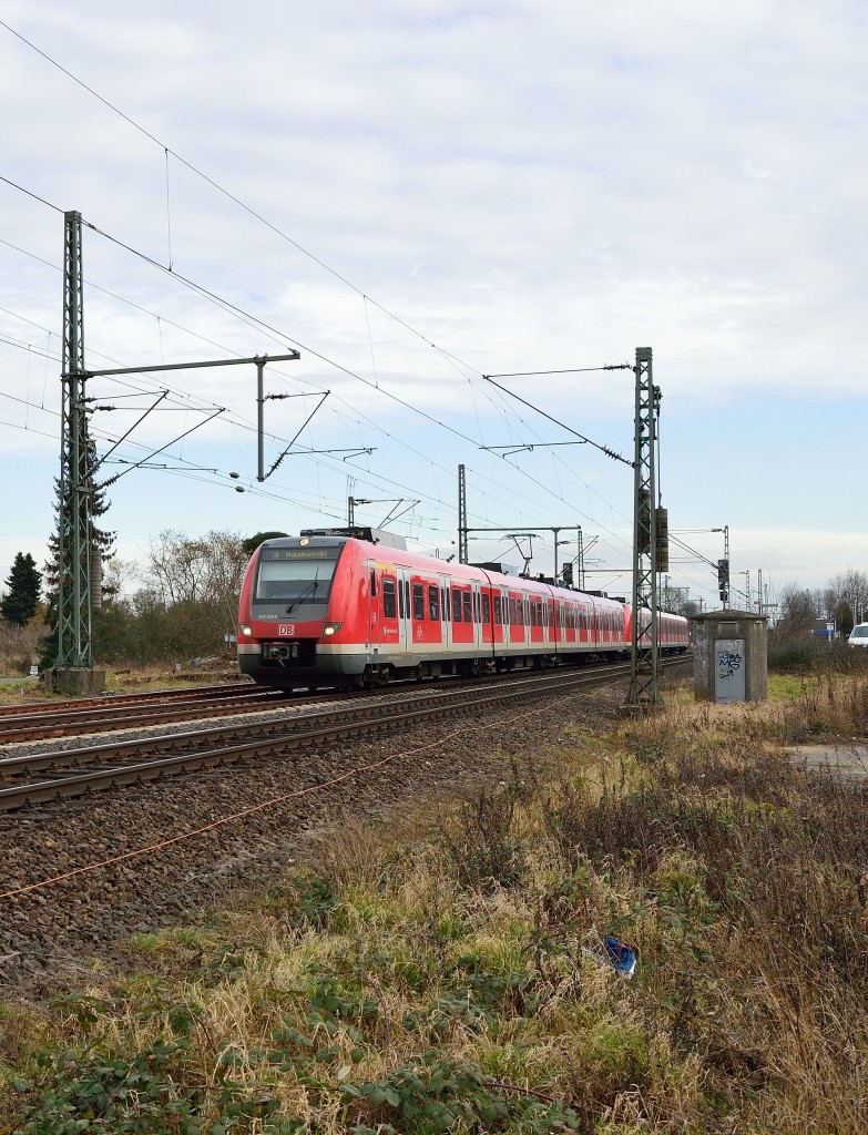 425 519-9 ist als S8 nach Mönchengladbach in Kleinenbroich zu sehen. 5.2.2014