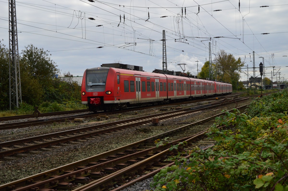 425 528-7 verlässt Grevenbroich in Richtung Rheydt am Sonntag den 26.10.2014