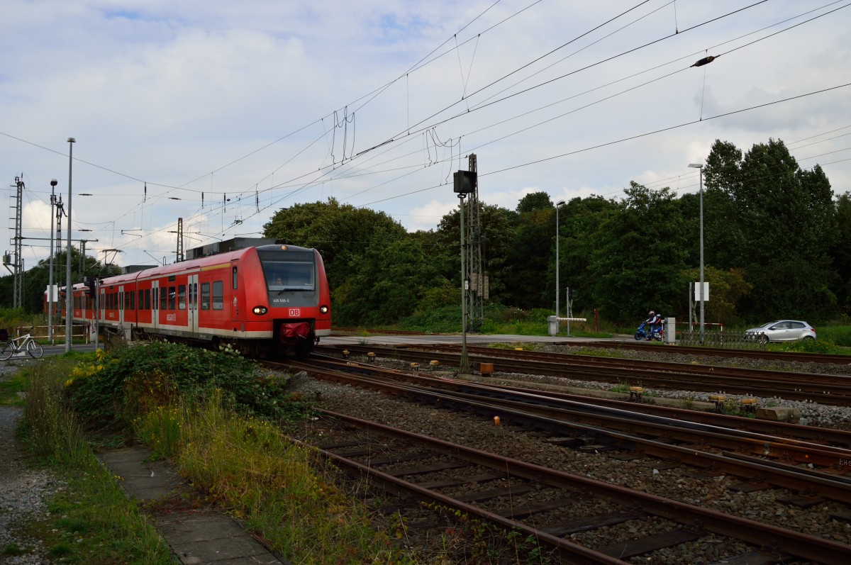 425 535-2. Eine RE8 im Pendeldienst auf der Kbs 465 bei der Einfahrt in Grevenbroich. 