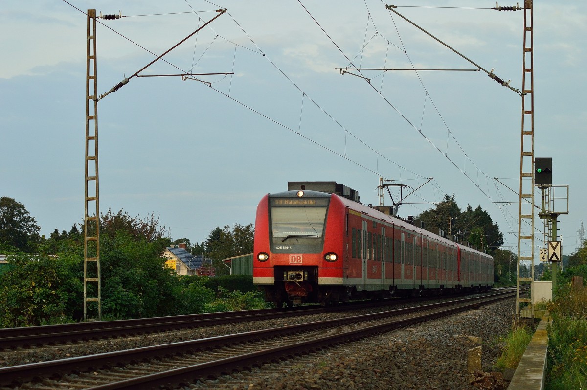 425 591-5 als RE8 nach Mönchengladbach bei Gubberath am 15.9.2014