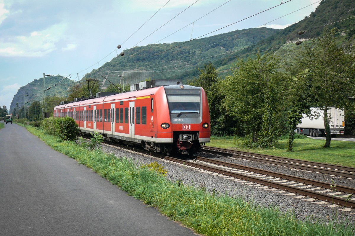 425 591-5 unterwegs als RE8 Richtung Koblenz. Aufgenommen am 20/09/2014 in Leutesdorf.