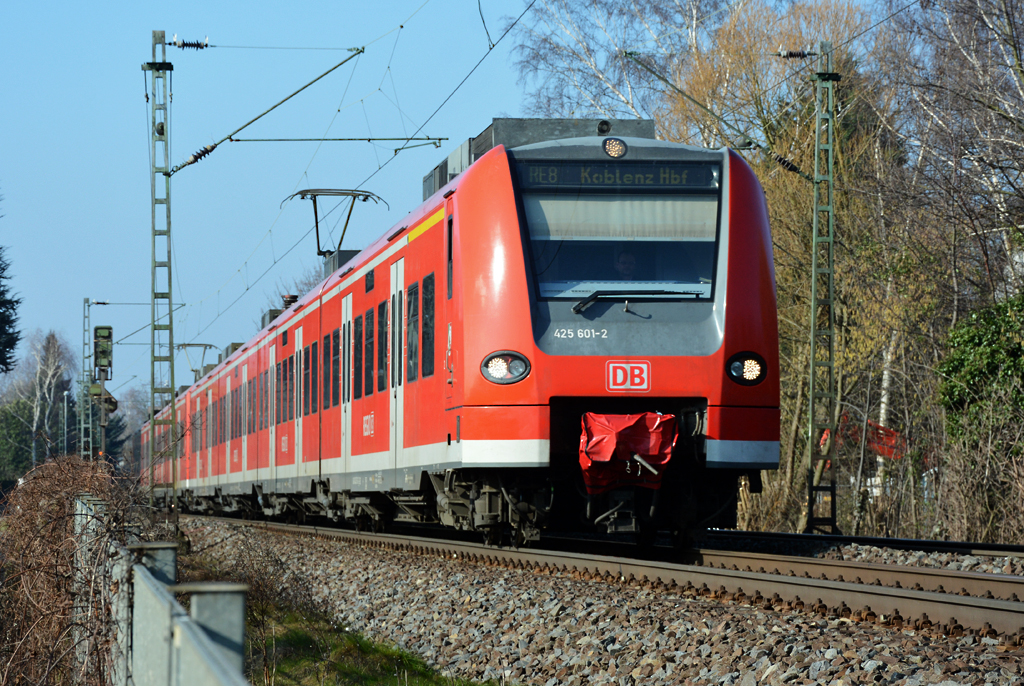 425 601-2 RE8 nach Koblenz durch Bonn-Beuel - 12.02.2015