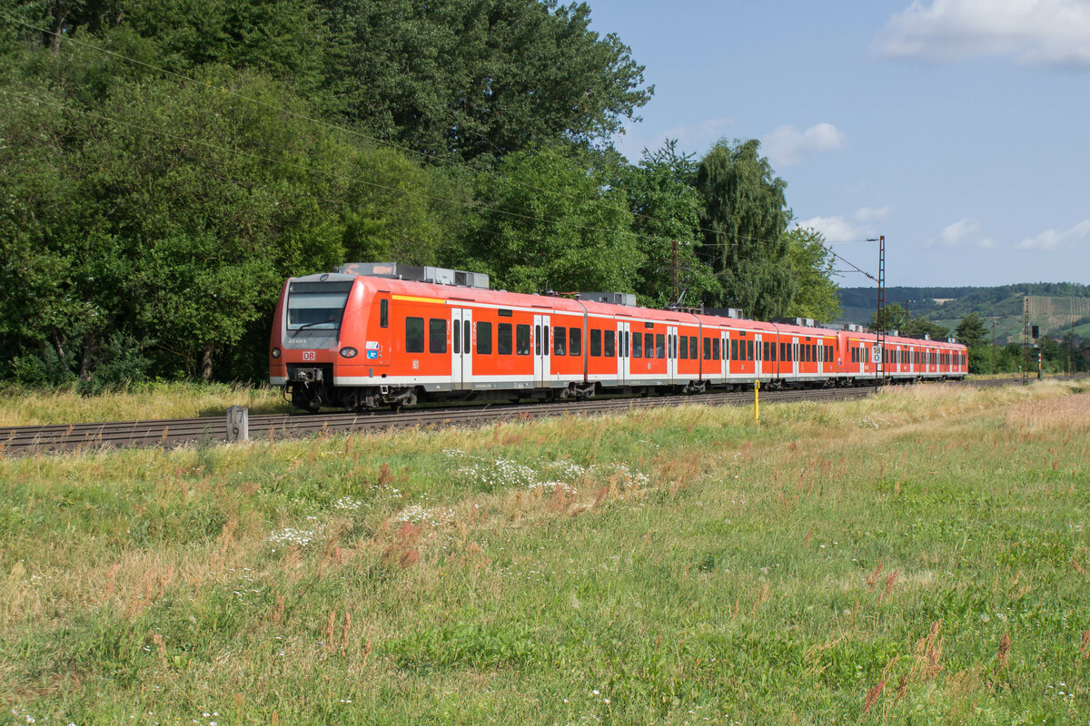 425 626-9 ist am 04.07.2023 in Richtung Würzburg/M. unterwegs,gesehen bei Himmelstadt