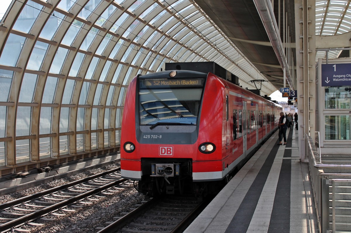 425 702-8  Neustadt an der Weinstraße  beim Zwischenhalt als S2 nach Mosbach (Baden) am 24.05.2014 in Ludwigshafen (Rhein) Mitte.
