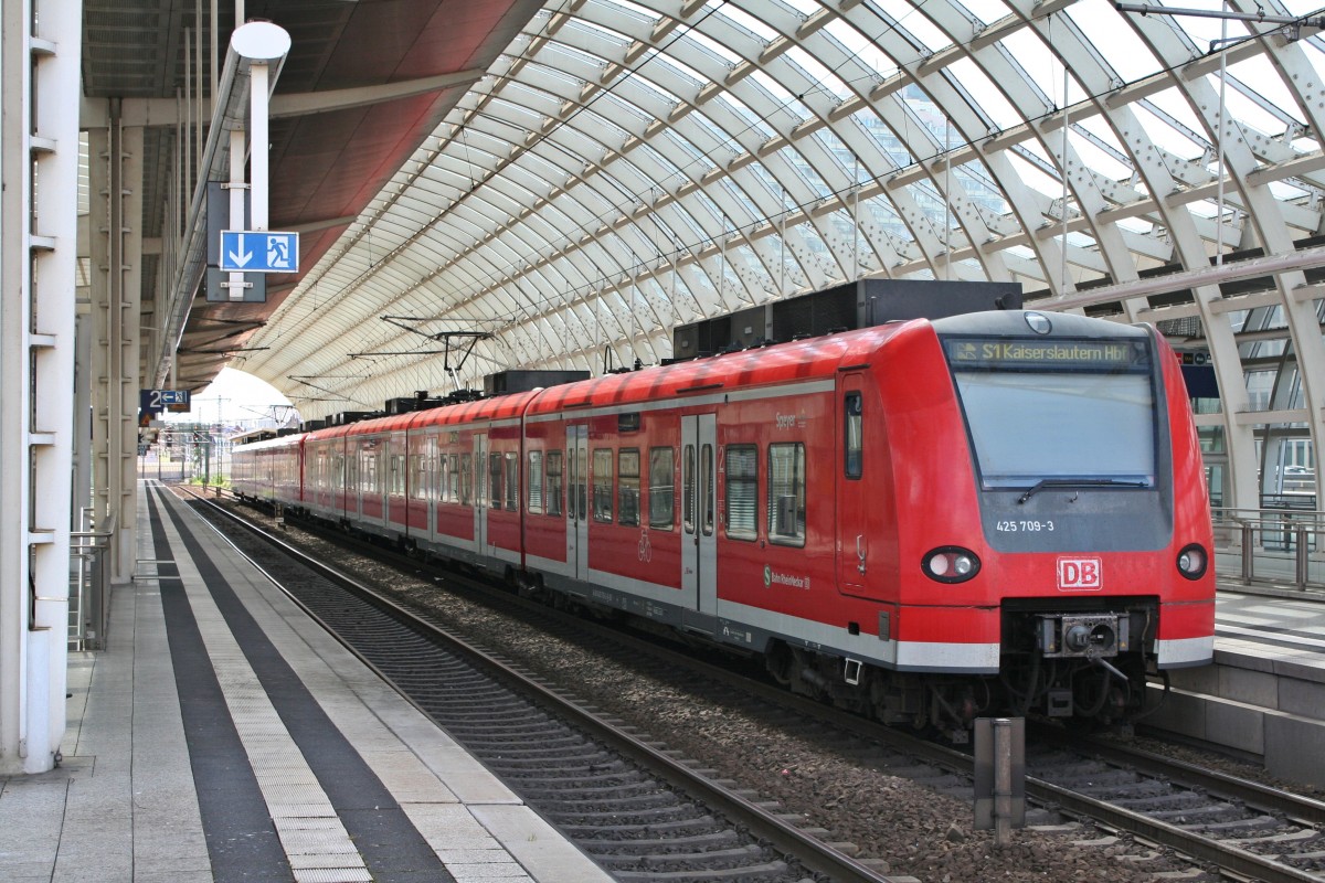 425 709-3 und 425 218-5 als S1 nach Kaiserslautern Hbf am Nachmittag des 24.05.14 bei der Einfahrt in Ludwigshafen (Rhein) Mitte.