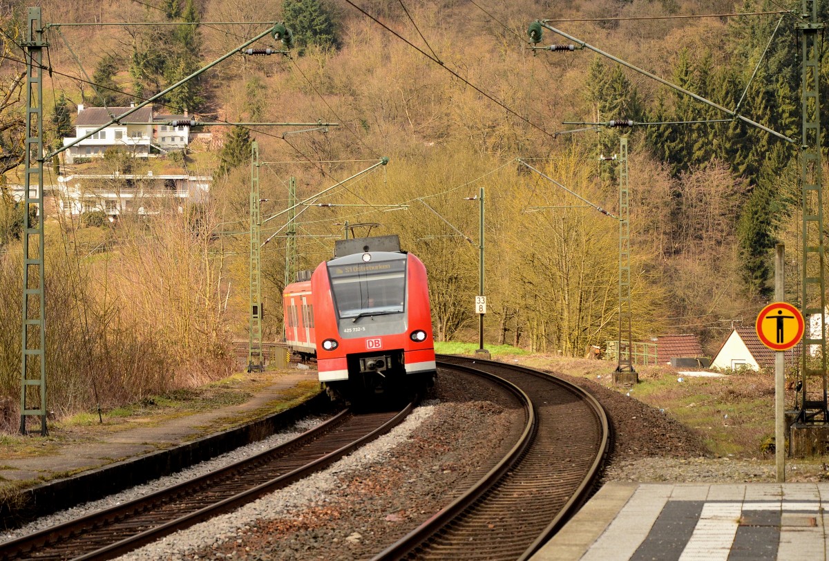 425 732-5 bei der Einfahrt in Neckargerach am 13.3.2016