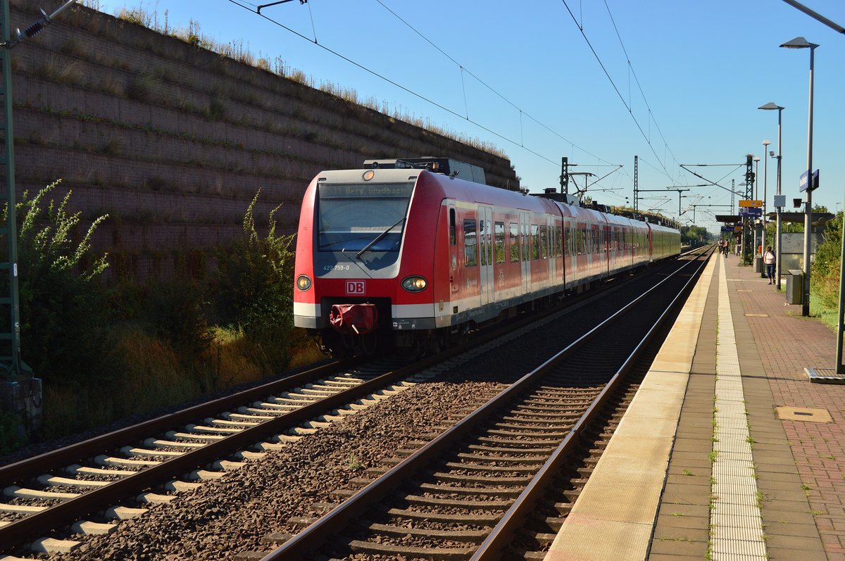 425 759-0 verlässt mit einem Bruder als S11 nach Bergisch Gladbach den Haltepunkt Allerheiligen 24.8.2016