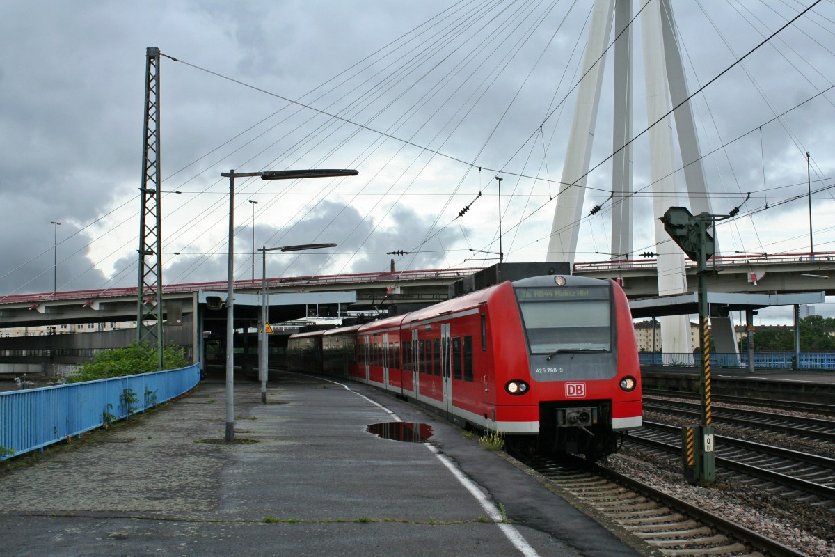 425 768-9 als RB44 nach Mainz Hbf am Morgen des 24.05.14 beim Verlassen des Ludwigshafener Hauptbahnhofs.