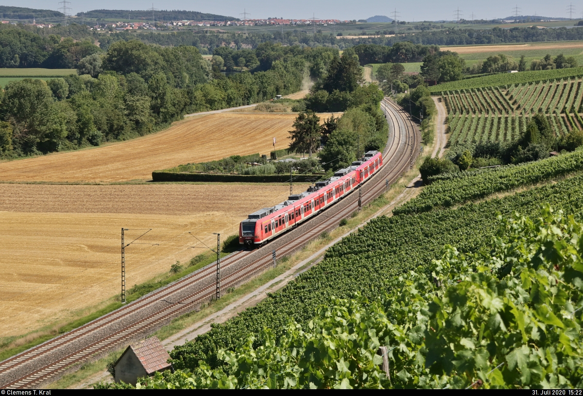 425 806-7 und 426 016-2 unterwegs bei Nordheim (Württemberg).

🧰 DB Regio Baden-Württemberg/DB Regio NRW für Abellio Rail Baden-Württemberg GmbH (Ersatzzug)
🚝 RB 19320 (RB18) Tübingen Hbf–Osterburken
🚩 Bahnstrecke Stuttgart–Würzburg (Frankenbahn | KBS 780)
🕓 31.7.2020 | 15:22 Uhr