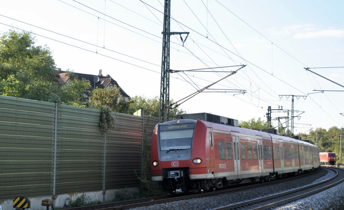  425 818 bei der Einfahrt in Lehrte, am 01.10.2013