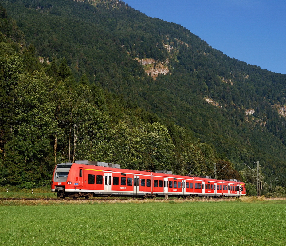 425 xxx mit RB 79059 vor Niederaudorf (22.08.2013)