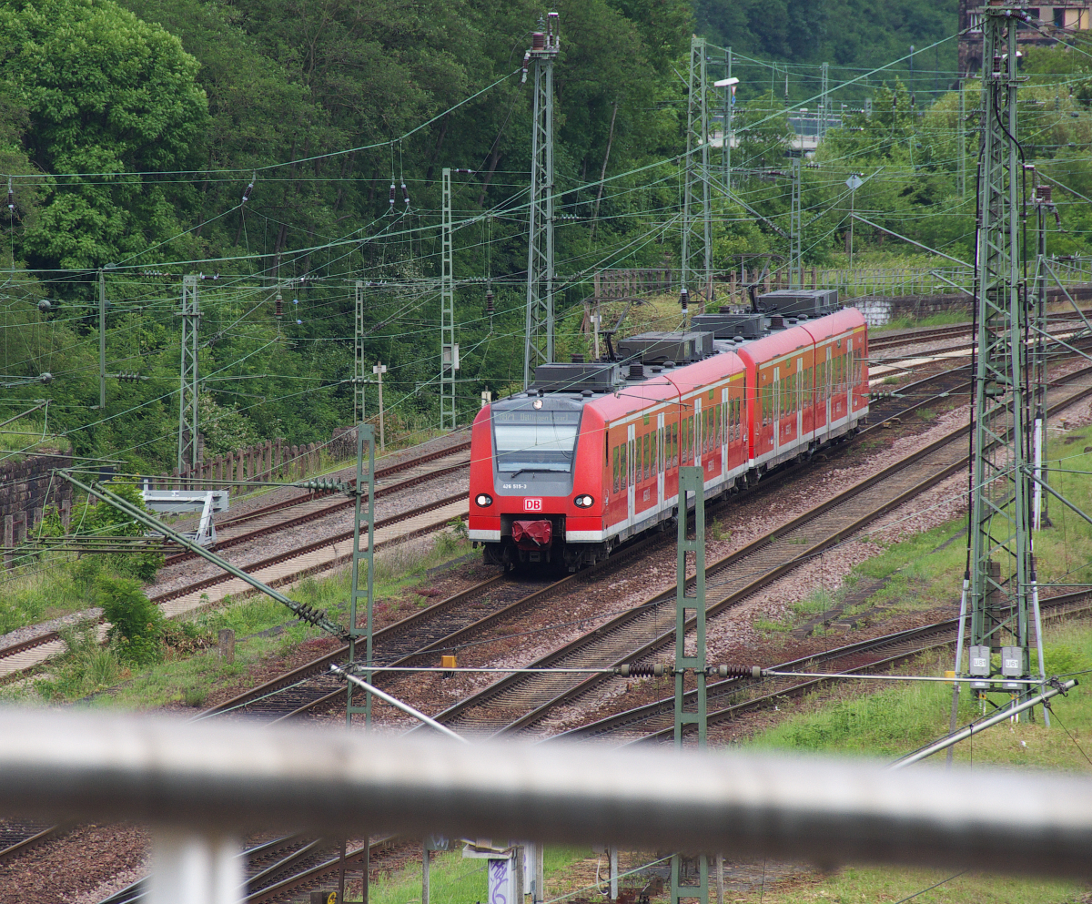 426 015 und ein Schwestertriebwagen als RB St. Ingbert - Dillingen/Saar bei der Ausfahrt aus dem Saarbrücker Hauptbahnhof.
Bahnstrecke 3230 Saarbrücken - Karthaus am 03.06.2014