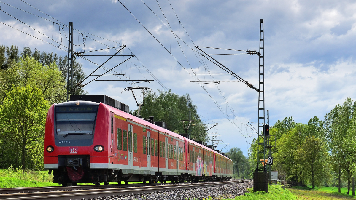 426 017 & 426 XXX & 425 XXX von Aachen nach Duisburg (Heinsberg) (RB 33)am 25.4.2019, auf der KBS 485 bei Km 20,4 Übach-Palenberg Rimburg