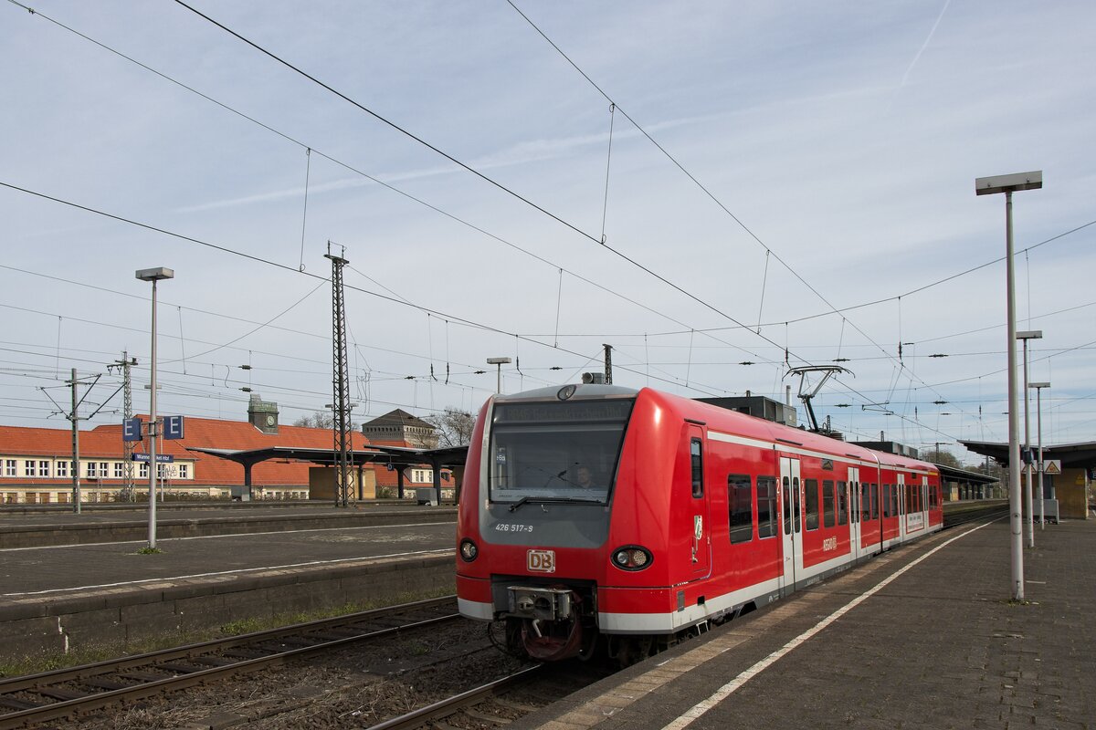 426 017-0 fährt als RB 46 nach Gelsenkirchen aus Wanne-Eickel Hbf aus (10.04.2023)