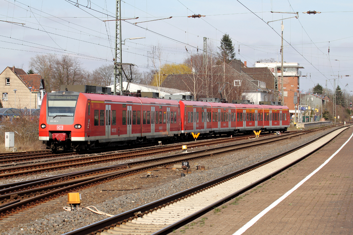 426 020-4 fährt ins Abstellgleis in Haltern am See bevor es nach einer kurzen Pause weiter geht als RB 42 nach Essen Hbf. 8.4.2015