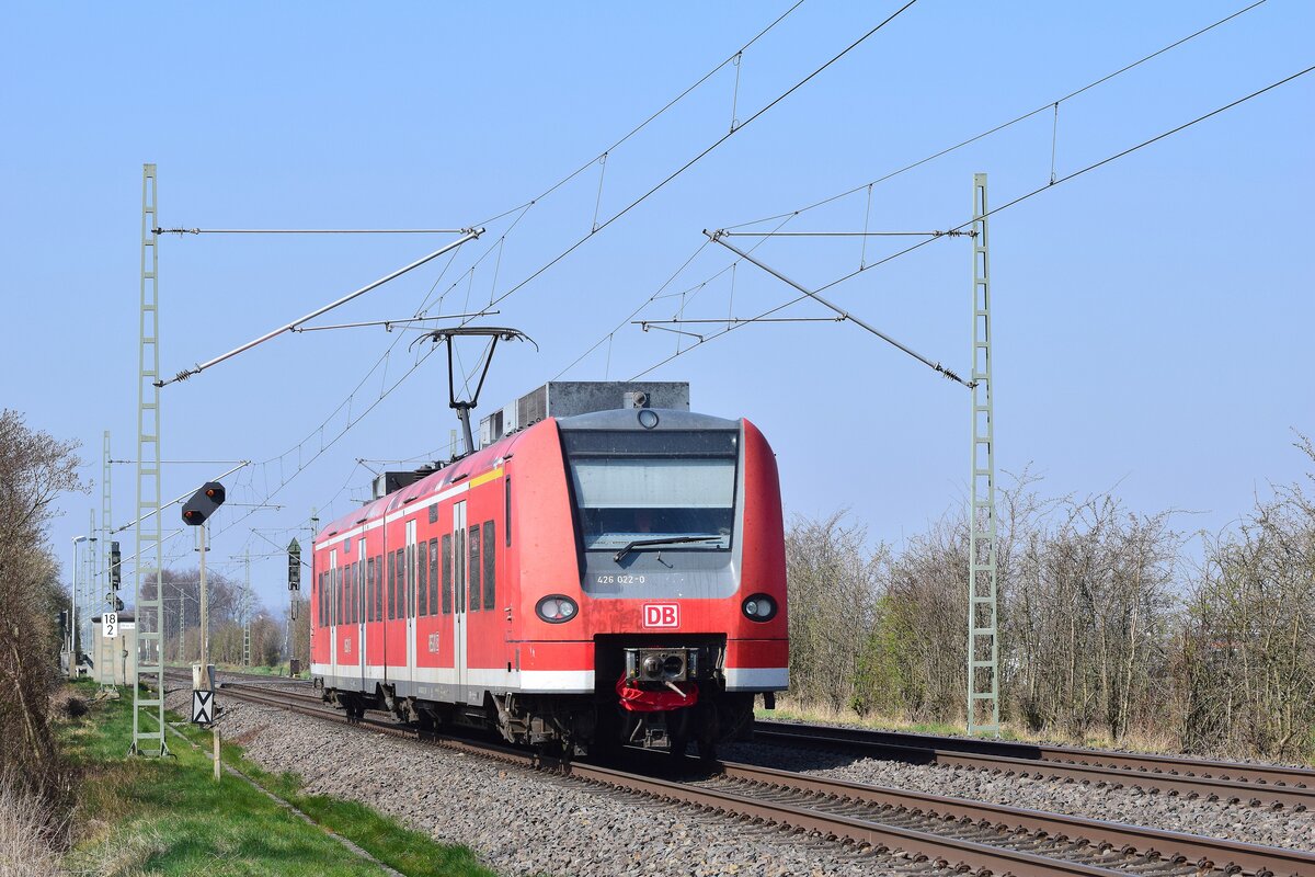 426 022 fuhr als Leerfahrt durch Sechtem gen Bonn.

Sechtem 24.03.2022