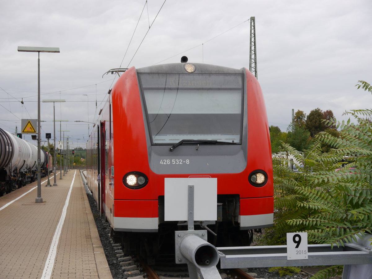 426 032 kam am 07.10.2016 als RB 58093 in Kitzingen auf Gleis 9 an und fuhr anschließend weiter als RB 58094 zurück nach Würzburg.