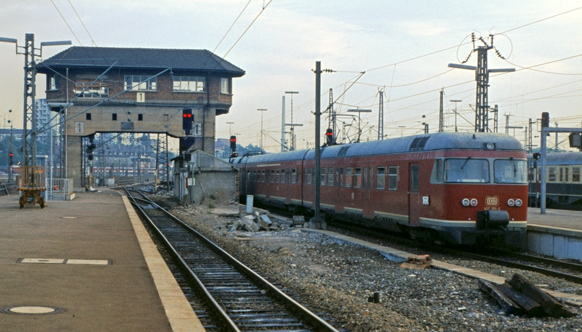 427 105 im Mai 1978 in Stuttgart Hbf.