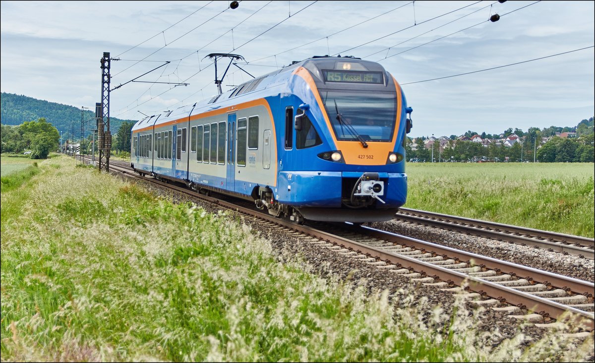 427 502 cantus ist als R5 in Richtung Kassel Hbf. am 08.06.2017 bei Reilos unterwegs.