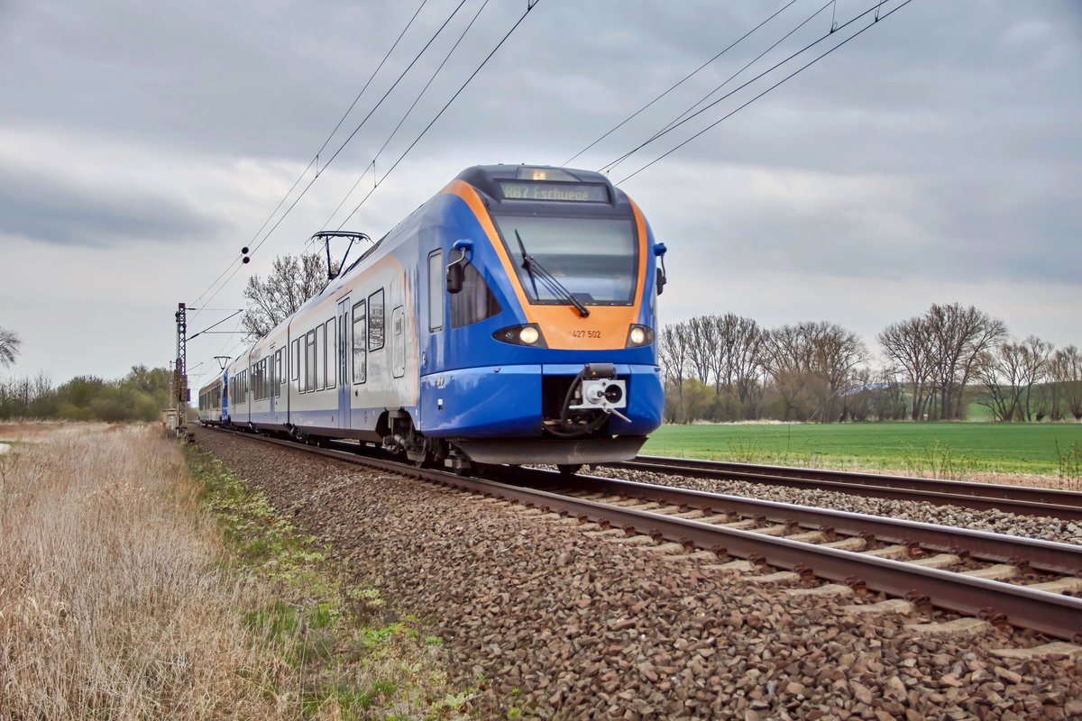 427 502 -cantus- ist als RB 7 in Richtung Eschwege am 11.04.2018 bei Friedland unterwegs.