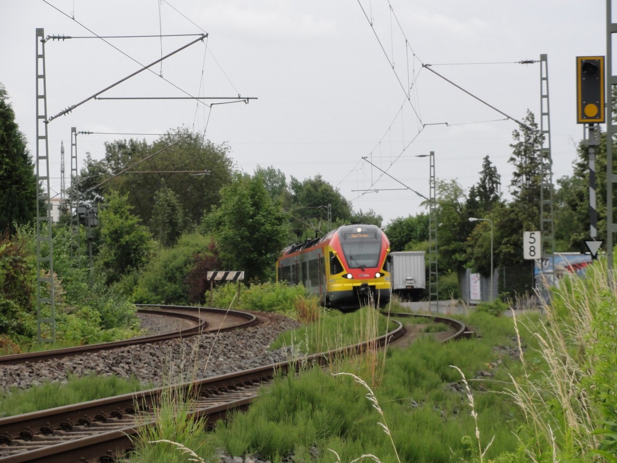 427 541 HLB auf RMV-Linie 13 Frankfurt-Höchst - Bad Soden a.T. ( Sodener Bahn , KBS 643) am Wochenende des 28./29. Juni 2014. Linkes Gleis: Abzweig S3