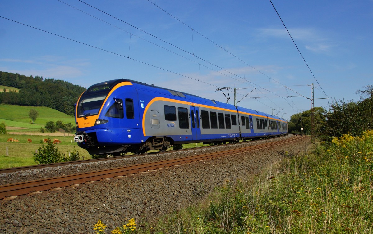 428 551-Cantus als Linie R5 nach Fulda bei Hermannspiegel am 28.08.14 unterwegs.